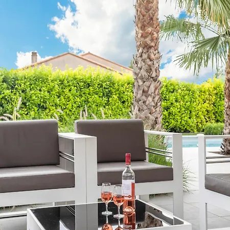 Villa Luxurious In Geni S De Fontedit With Heated Pool Saint-Genies-de-Fontedit