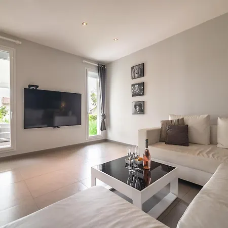 Luxurious In Geni S De Fontedit With Heated Pool Saint-Genies-de-Fontedit