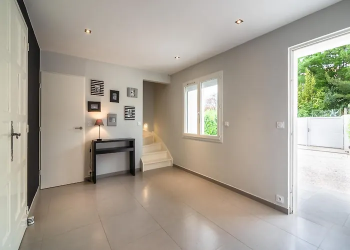 Villa Luxurious In Genies De Fontedit With Heated Pool Saint-Genies-de-Fontedit