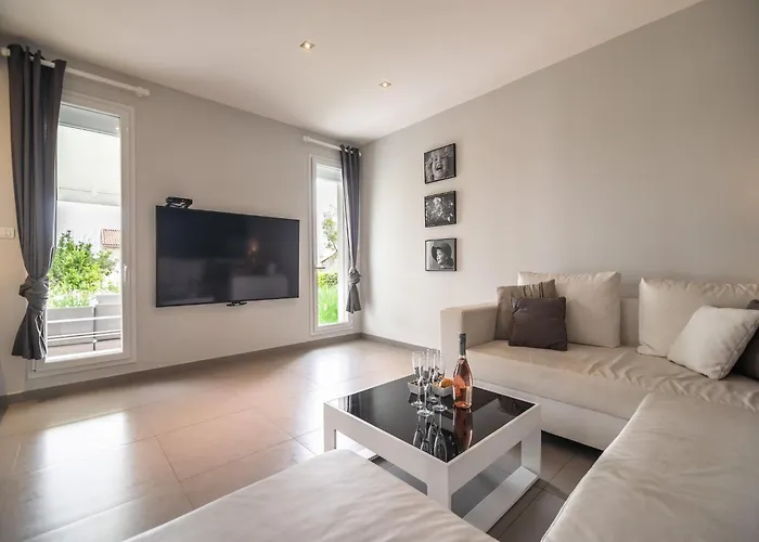Villa Luxurious In Genies De Fontedit With Heated Pool