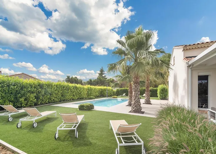 Luxurious In Genies De Fontedit With Heated Pool Saint-Genies-de-Fontedit